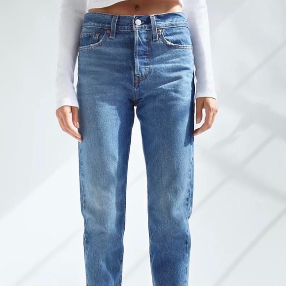 Levi’s Wedgie straight leg jeans purchased from Aritzia size 25 - Picture 3 of 3